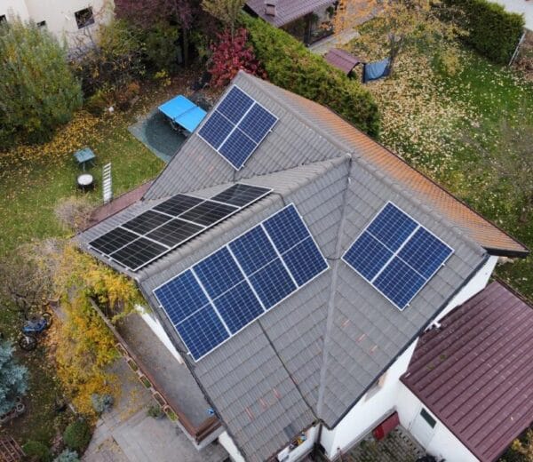 Casă cu sistem fotovoltaic instalat de Stromline
