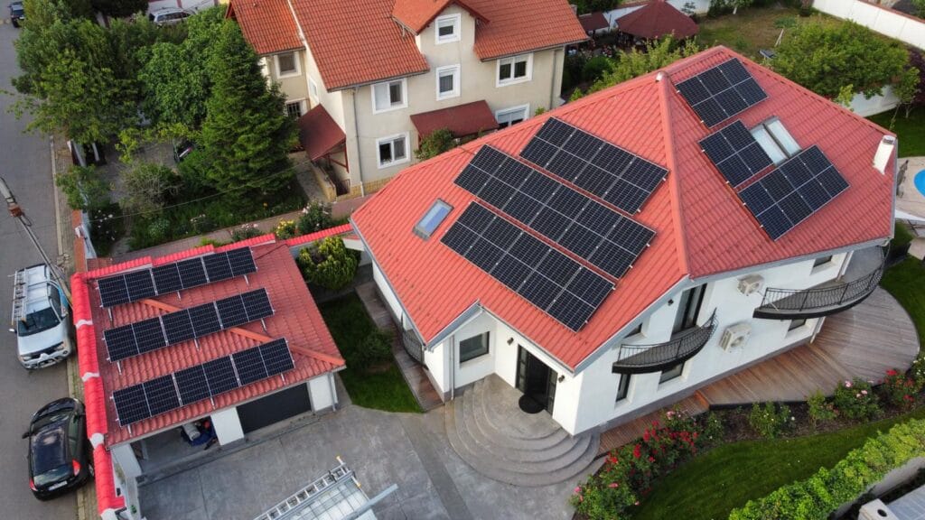 Sistem fotovoltaic 10 kWp montat la București, județul București