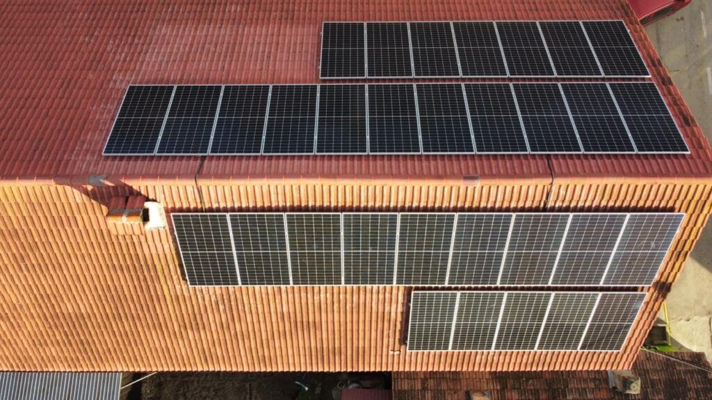 Sistem fotovoltaic 10 kWp montat la Hoghiz, județul Brașov