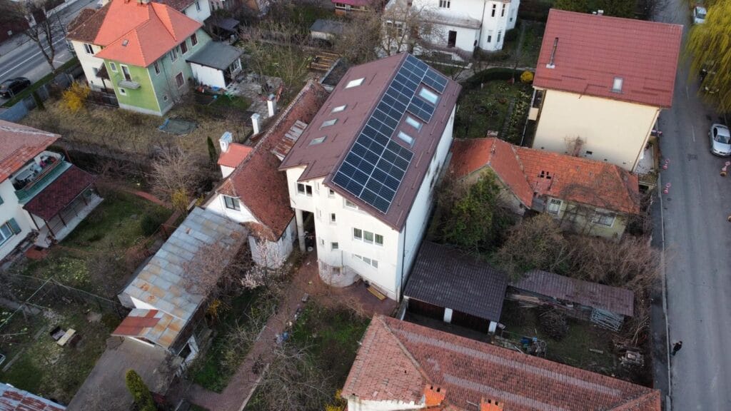 Sistem fotovoltaic 15 kWp montat la Brașov, județul Brașov