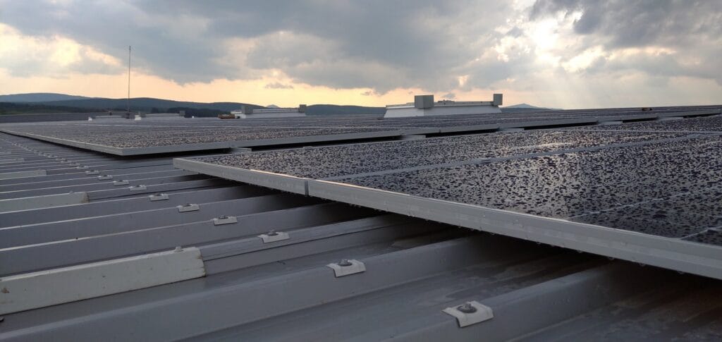 Sistem fotovoltaic 200 kWp montat la Aiud, județul Alba