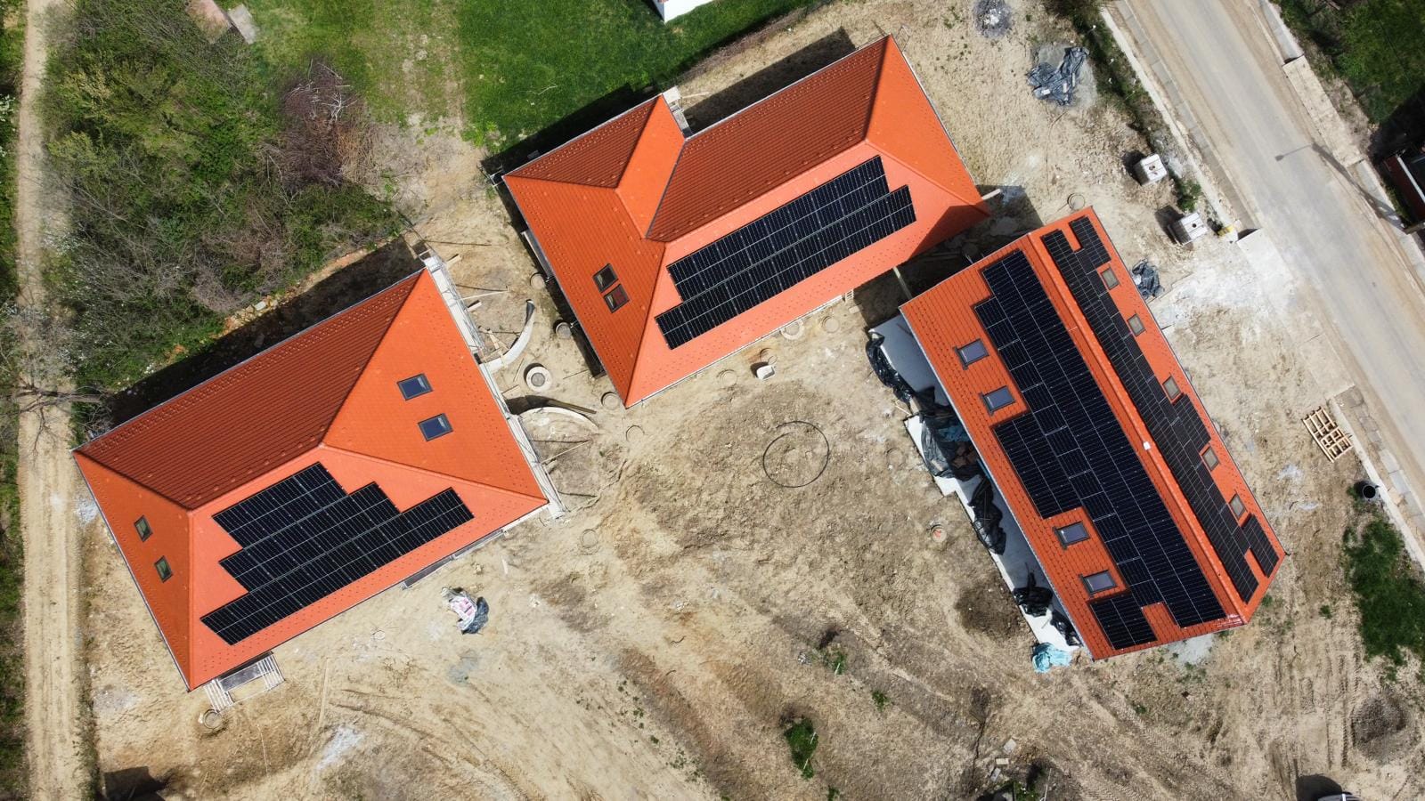 Sistem fotovoltaic 30 kWp montat la Saciova, județul Covasna